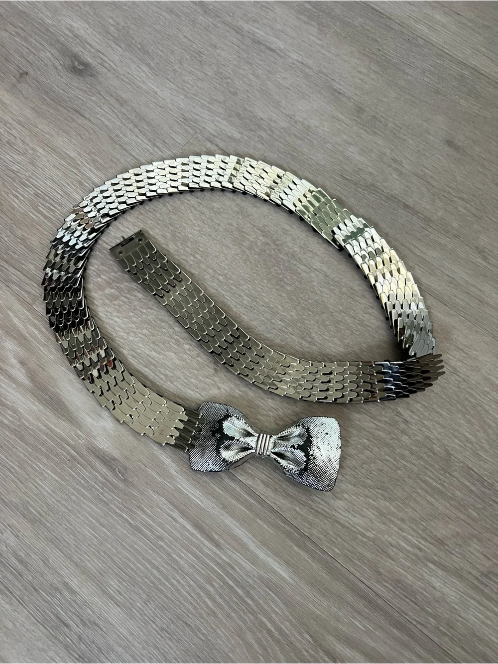 Metallic Silver Bow Accent Stretch Waist Fish Scale Belt 32 inch
